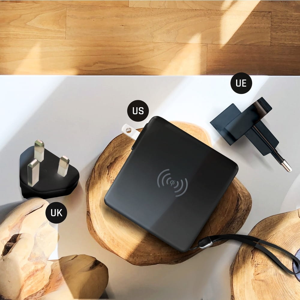 Forcell Megacharger: Global USB Wall Charger with 10,000mah integrated power bank and connectors