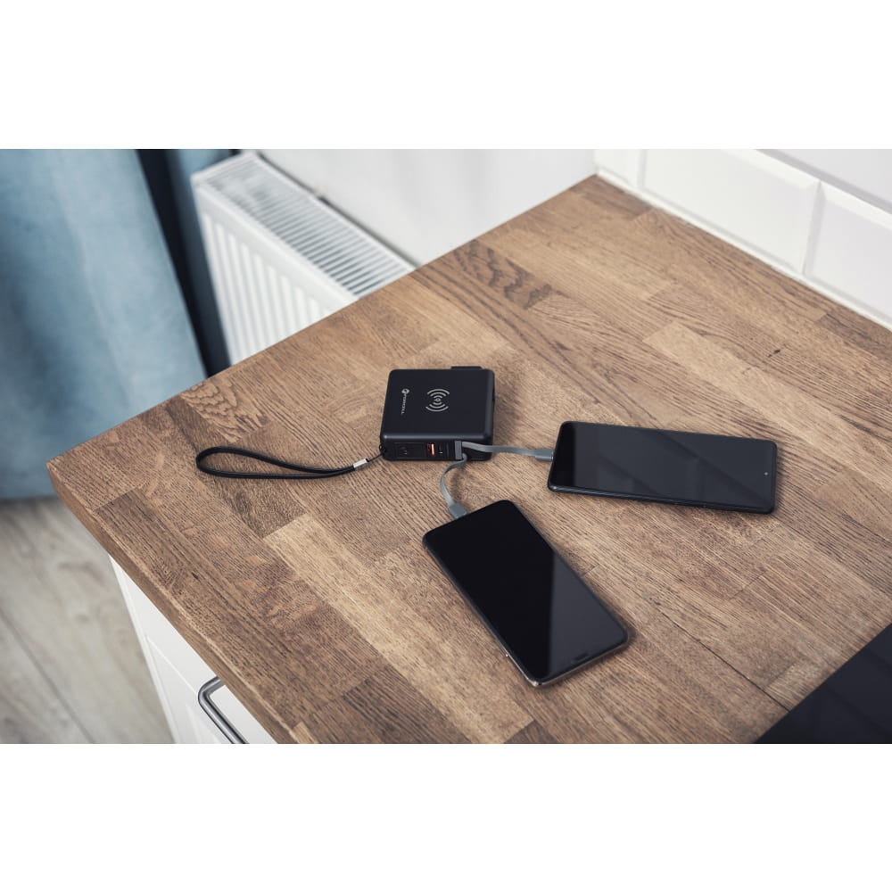 Forcell Megacharger: Global USB Wall Charger with 10,000mah integrated power bank and connectors