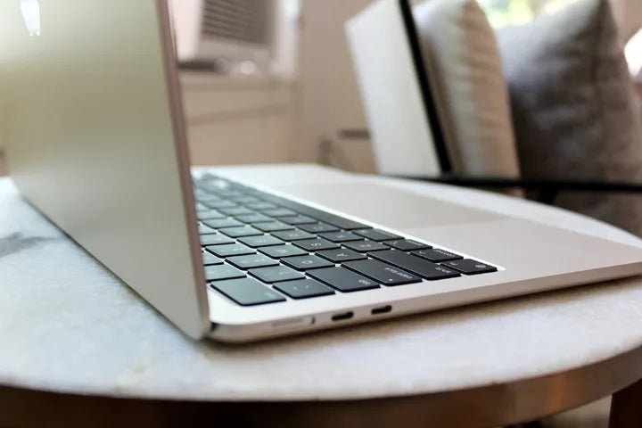 Macbook Air M2 256GB (13.6" Screen Size)